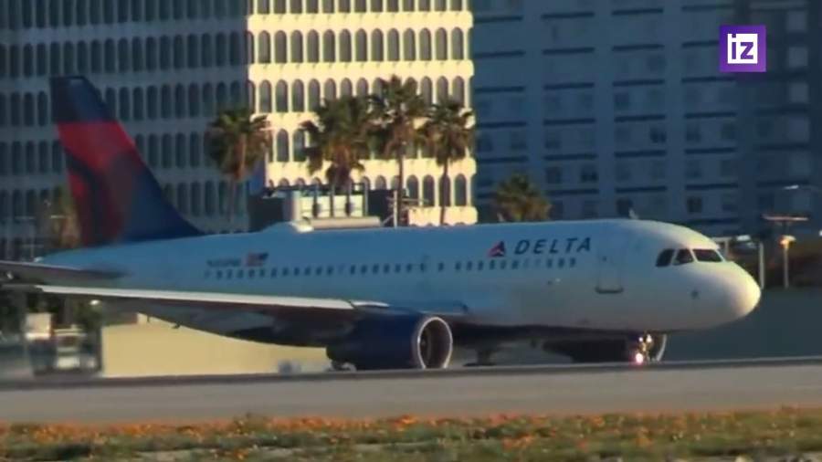 В аэропорту Лос-Анджелеса у лайнера отказал двигатель при разгоне ...